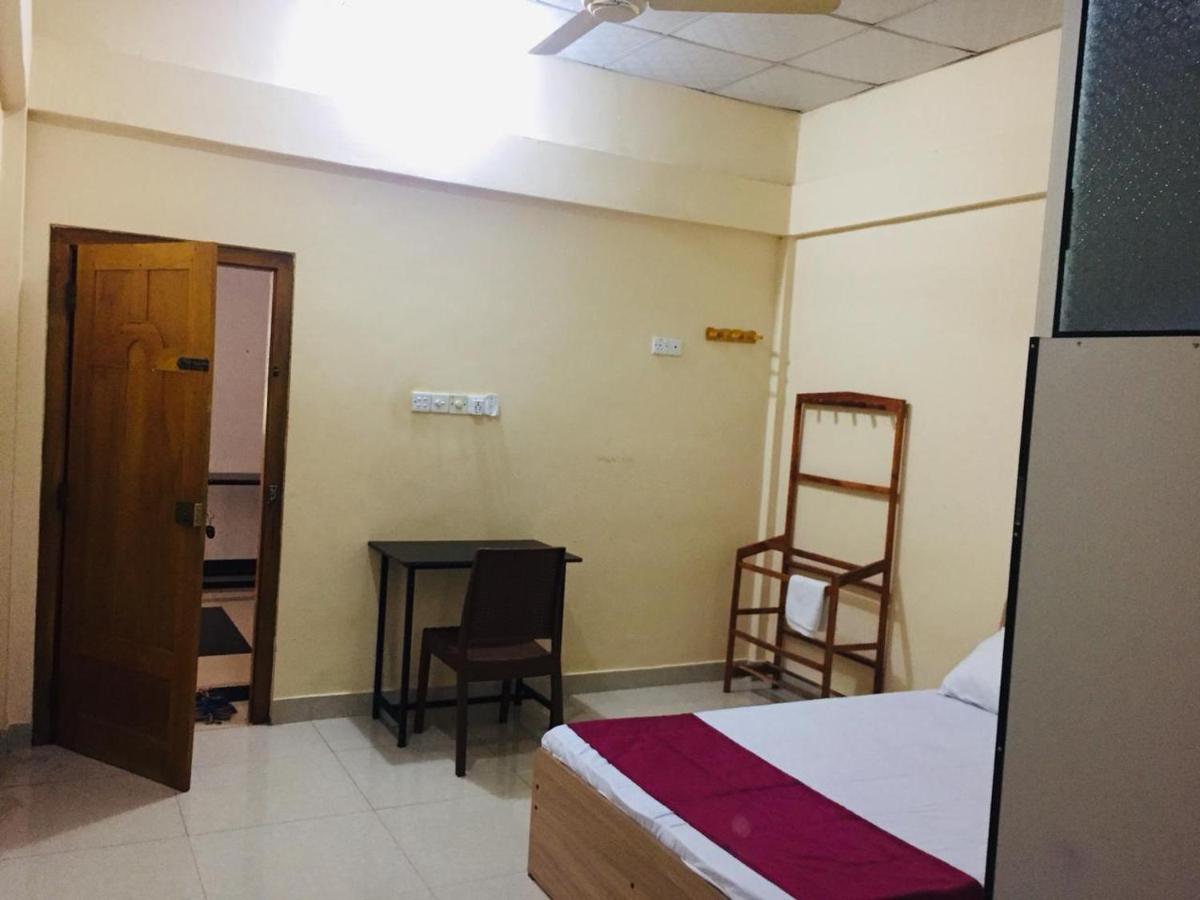 Hb Budget Rest Hotel Джафна Екстериор снимка