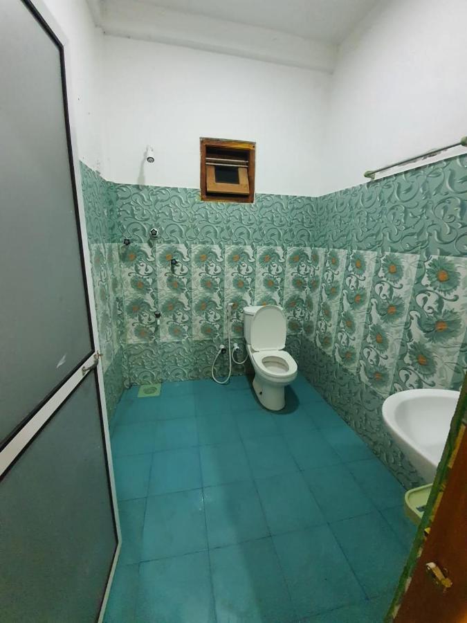 Hb Budget Rest Hotel Джафна Екстериор снимка