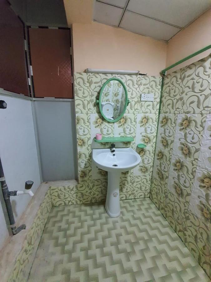 Hb Budget Rest Hotel Джафна Екстериор снимка