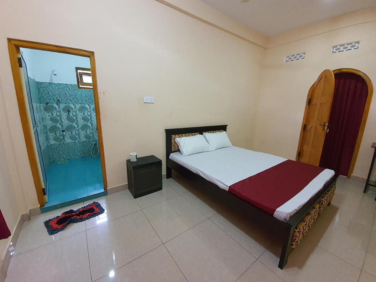 Hb Budget Rest Hotel Джафна Екстериор снимка