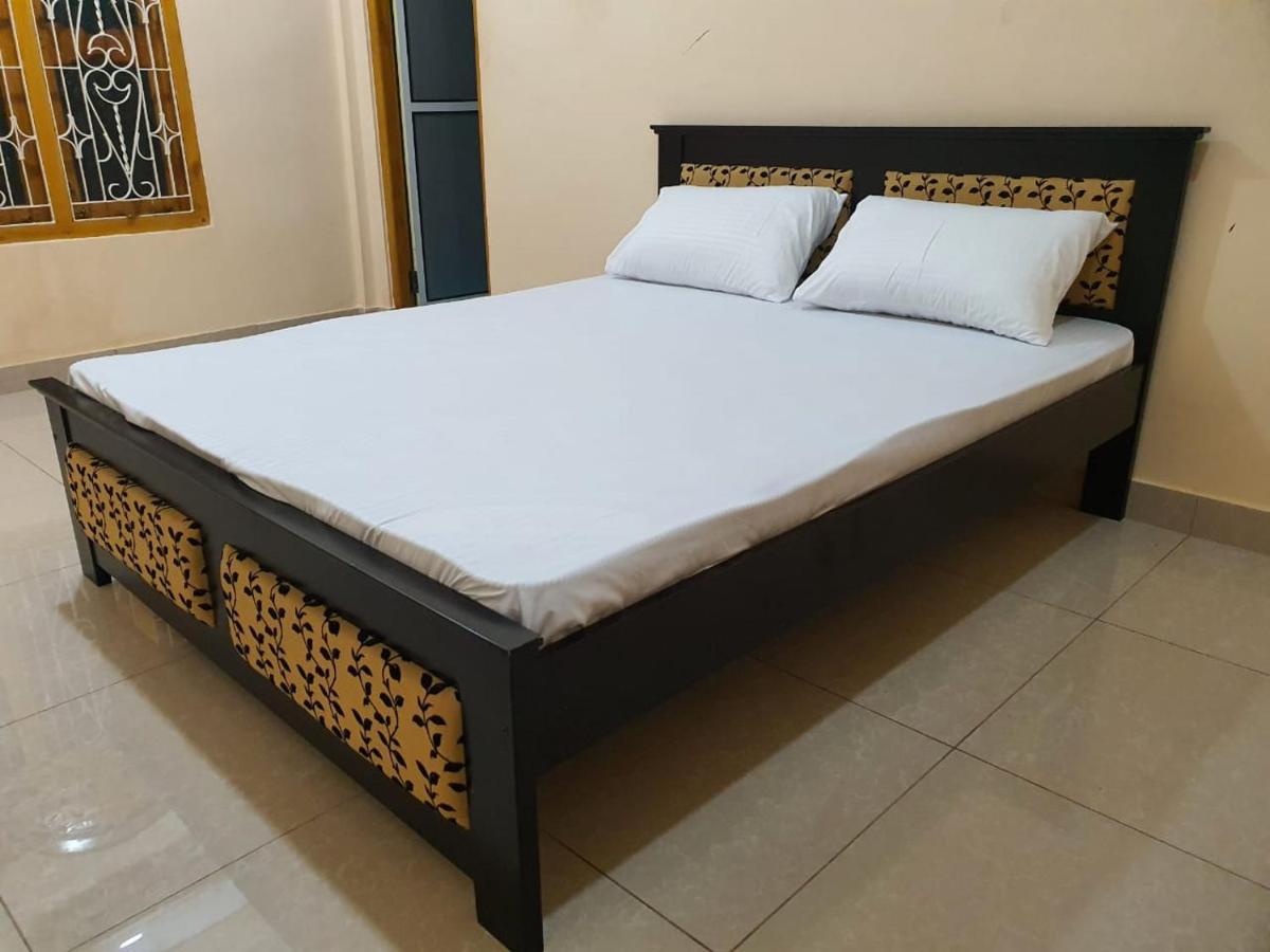 Hb Budget Rest Hotel Джафна Екстериор снимка